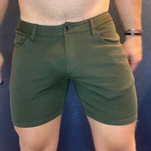 St33le shorts size 31 Olive Green